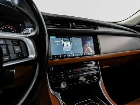 Used 2018 Jaguar XF Portfolio RWD image 35