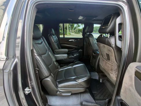 Used 2018 Cadillac Escalade ESV Platinum image 35