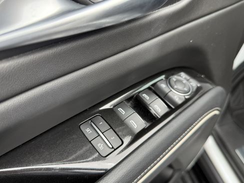 Used 2023 Cadillac Escalade ESV Luxury RWD image 11
