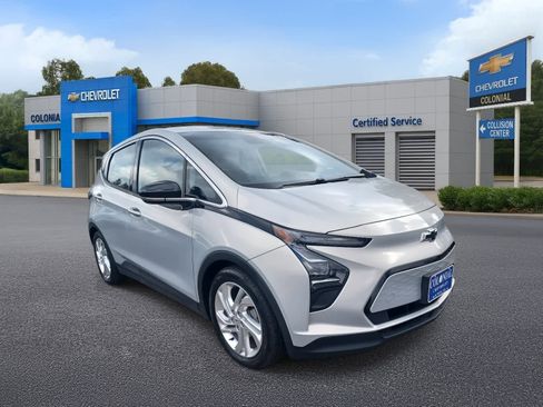 Used 2023 Chevrolet Bolt LT image 2