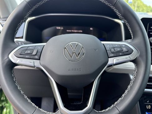 New 2025 Volkswagen Taos SE image 18
