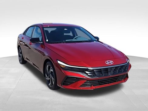 Used 2025 Hyundai Elantra Sport FWD image 2
