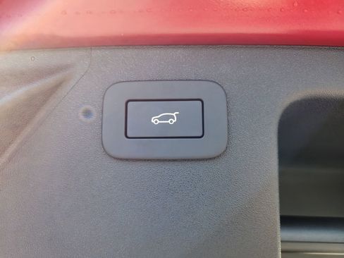 Used 2025 Land Rover Discovery Sport S image 14