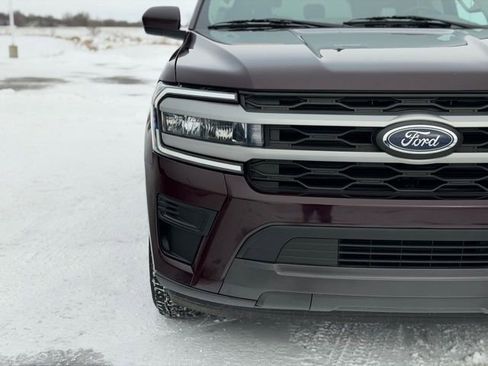 Used 2024 Ford Expedition Max XLT image 4