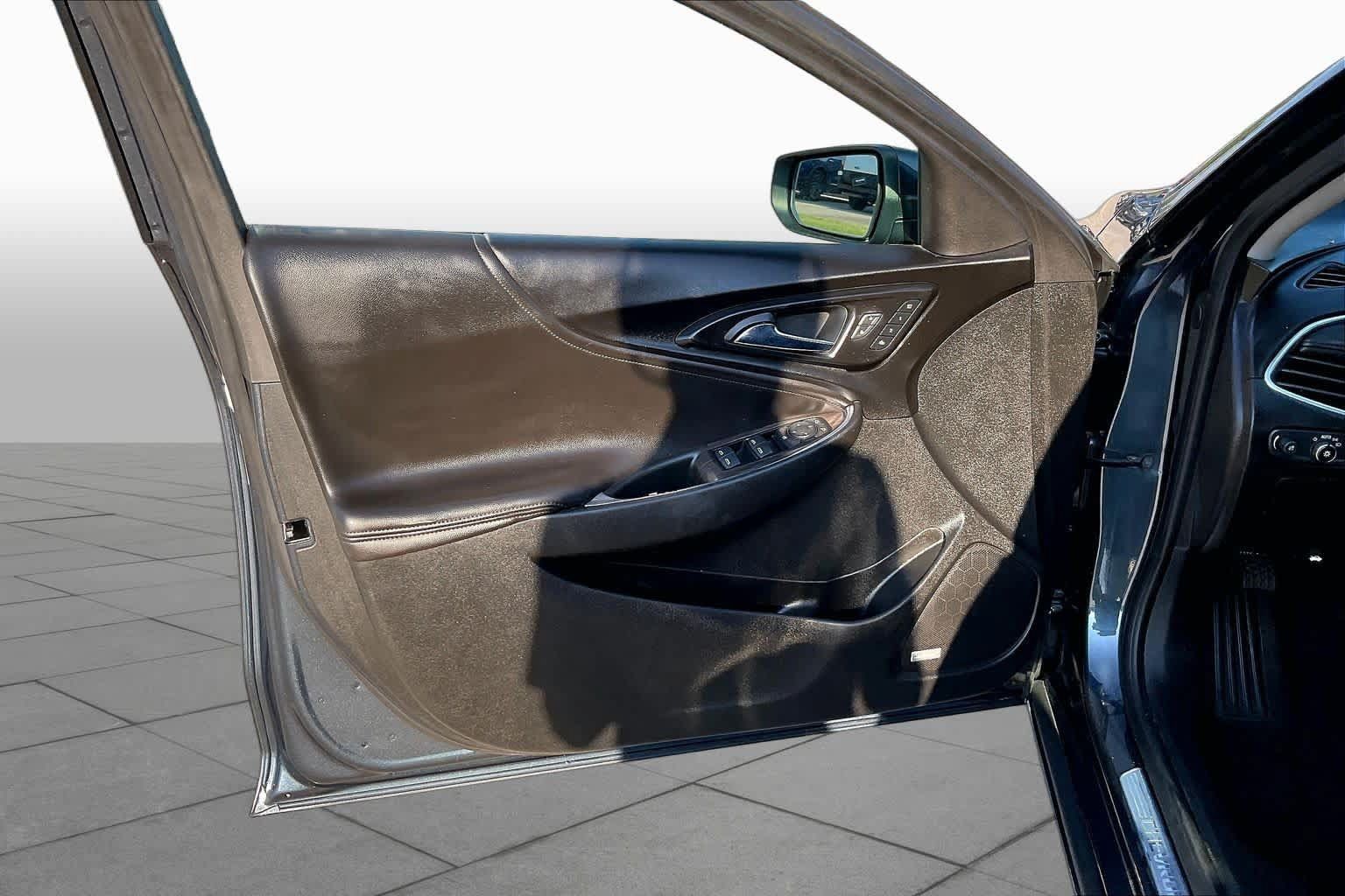 Used 2020 Chevrolet Malibu Premier FWD image 18