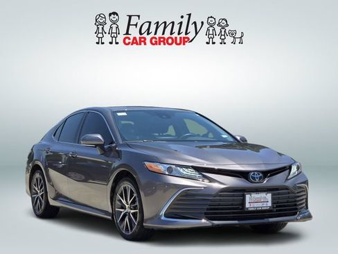 Used 2024 Toyota Camry XLE FWD image 2