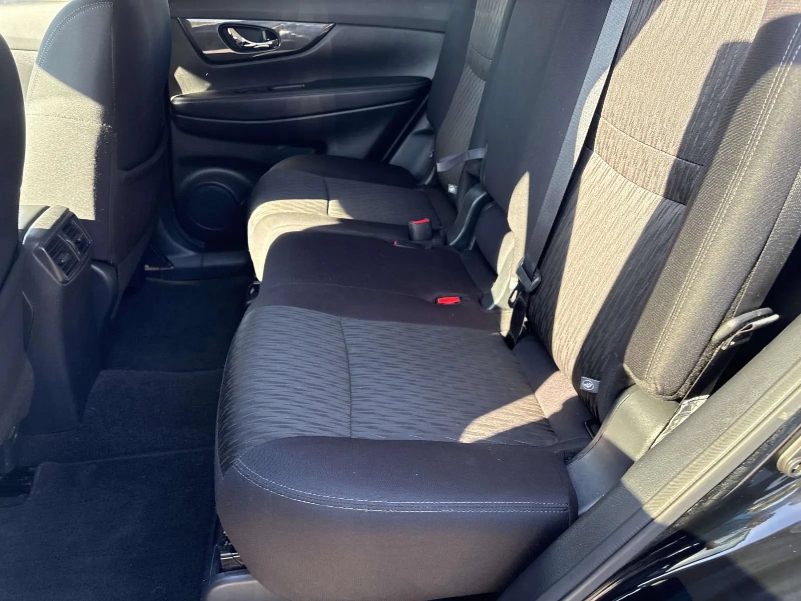 Used 2020 Nissan Rogue SV AWD/4WD image 17