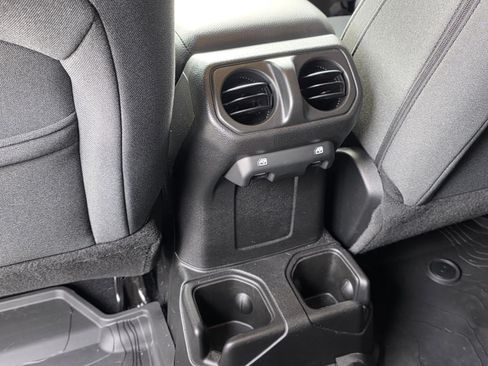 Used 2025 Jeep Wrangler Sport S image 18