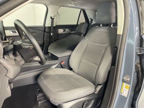 Used 2025 Ford Explorer Active AWD/4WD image 11