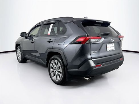 Used 2019 Toyota RAV4 XLE Premium image 11