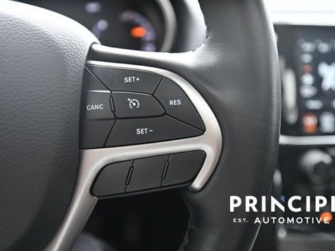 Used 2022 Jeep Grand Cherokee Limited w/ Trailer Tow Group IV image 21