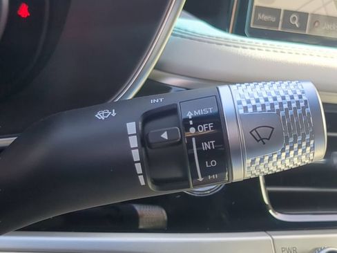 Used 2025 Genesis G70 2.5T RWD image 29