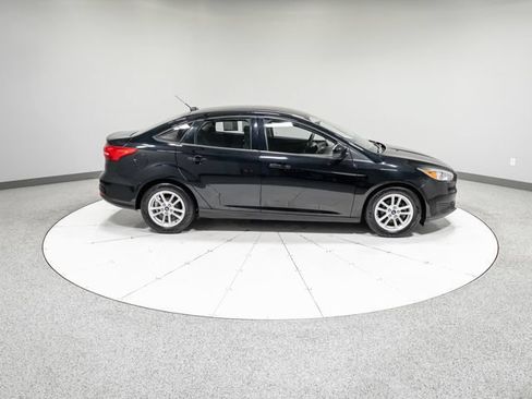 Used 2018 Ford Focus SE FWD image 4