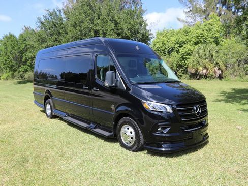 Used 2023 Mercedes-Benz Sprinter 3500 image 4