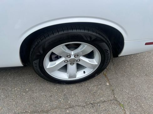 Used 2012 Dodge Challenger R/T RWD image 8
