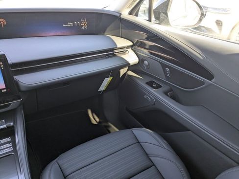 New 2026 Lincoln Nautilus Reserve AWD/4WD image 17