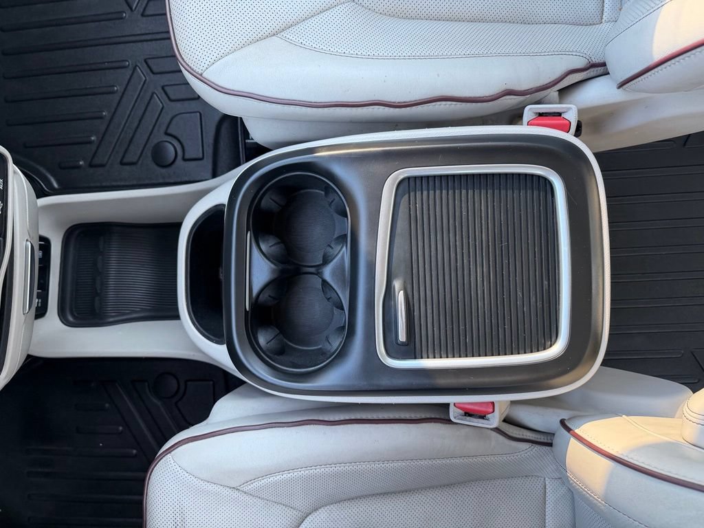 Used 2020 Chrysler Pacifica Limited FWD image 22