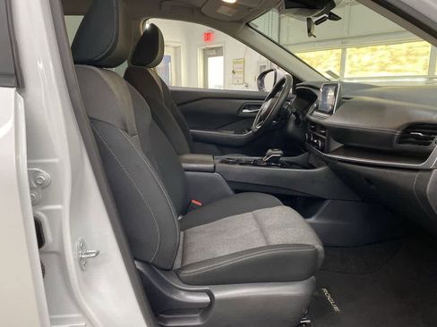 Used 2024 Nissan Rogue SV image 19
