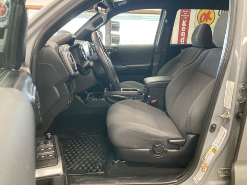 Used 2019 Toyota Tacoma 4x4 Double Cab image 11