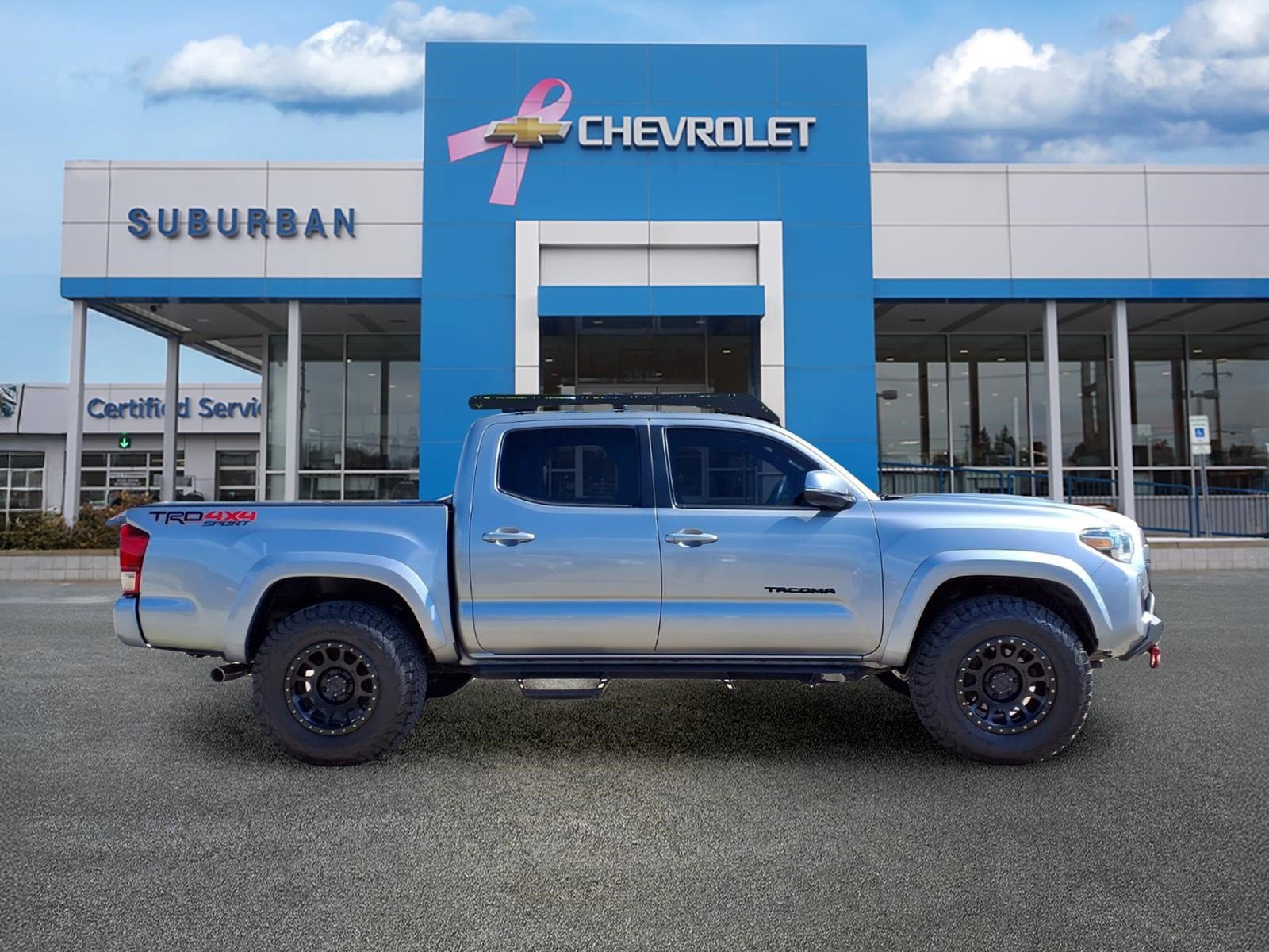 Used 2017 Toyota Tacoma TRD Sport AWD/4WD image 4