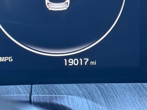 Certified 2024 Kia Telluride SX Prestige w/ Towing Package image 30