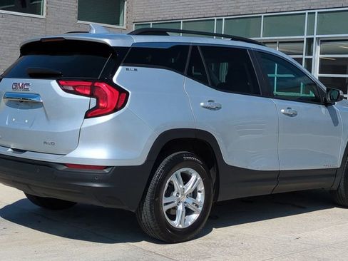 Used 2021 GMC Terrain SLE w/ Driver Convenience Package image 6