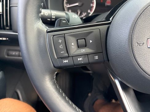 Used 2025 Nissan Pathfinder SL FWD image 24