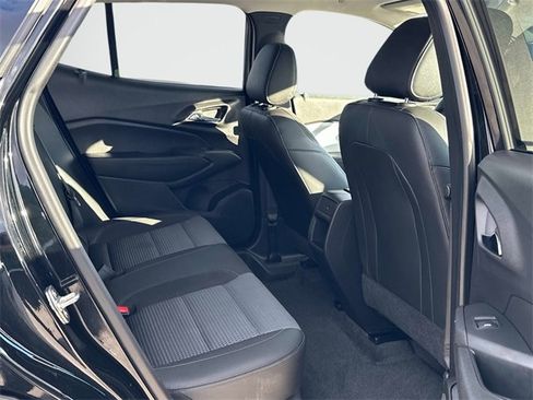 Used 2024 Chevrolet Trax LT w/ LT Convenience Package image 18