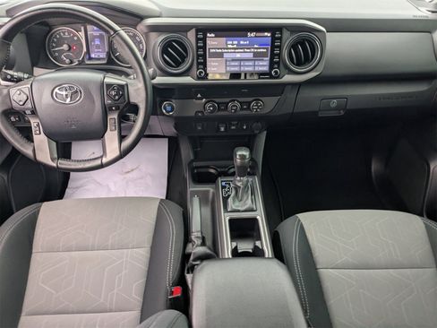Used 2020 Toyota Tacoma TRD Sport w/ Phone Cable & Charge Package image 17