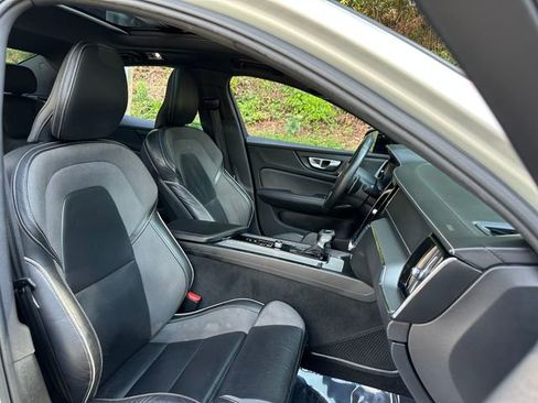 Used 2020 Volvo S60 T5 R-Design image 33