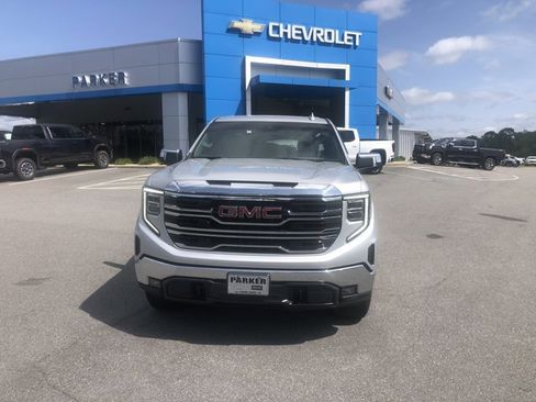 Used 2022 GMC Sierra 1500 SLT image 3