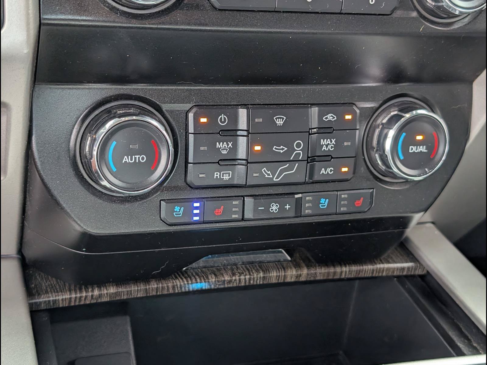 Used 2020 Ford F250 Lariat w/ Lariat Value Package AWD/4WD image 15