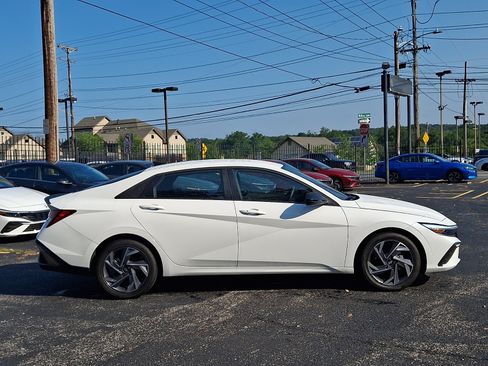 Certified 2025 Hyundai Elantra Sport FWD image 7