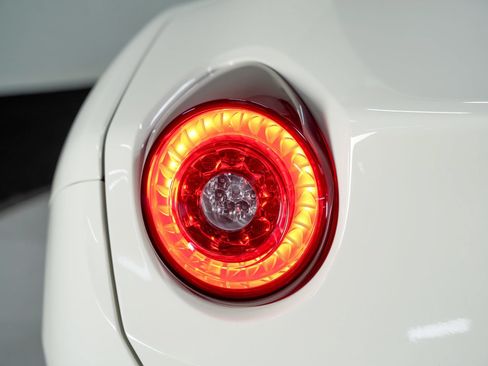 Used 2016 Ferrari California T RWD image 21