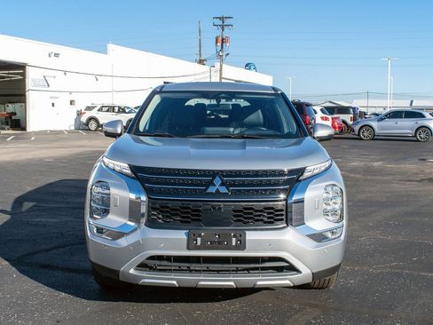 Used 2024 Mitsubishi Outlander SE image 12