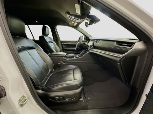 Used 2024 Jeep Grand Cherokee Limited image 33