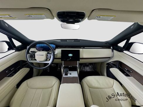 Used 2025 Land Rover Range Rover Long Wheelbase SE AWD/4WD image 29