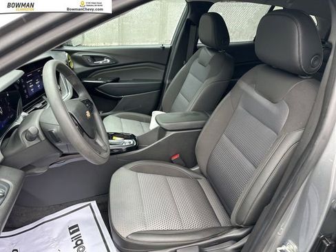 Used 2024 Chevrolet Trax LT image 11