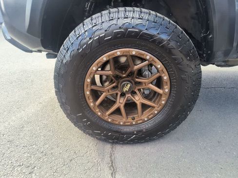 Used 2022 Toyota Tacoma TRD Off-Road image 10