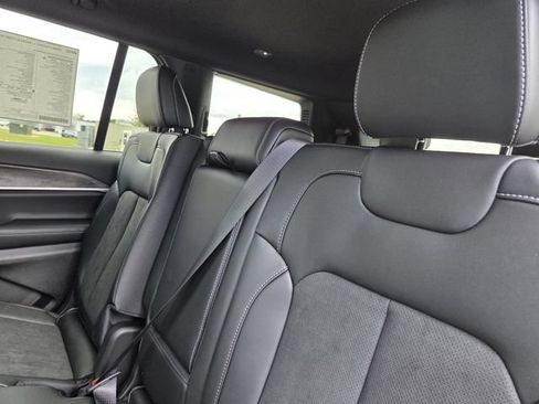 New 2026 Jeep Grand Cherokee L 2WD image 26