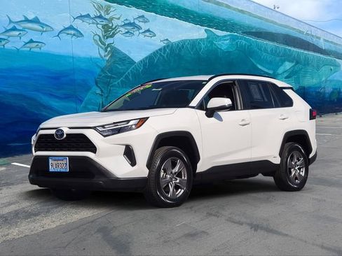 Used 2024 Toyota RAV4 LE AWD/4WD image 3