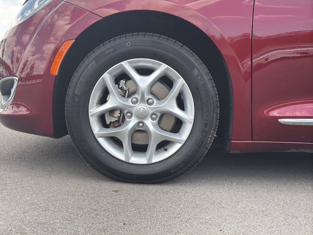 Used 2017 Chrysler Pacifica Touring-L w/ Tire & Wheel Group FWD image 23