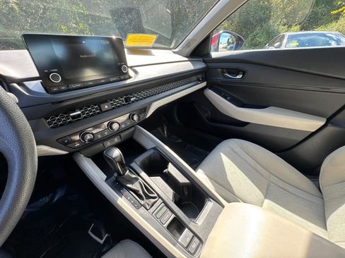 Certified 2023 Honda Accord EX image 27