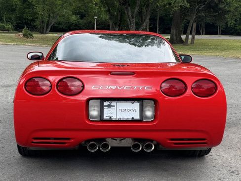 Used 2004 Chevrolet Corvette Coupe w/ Preferred Equipment Group RWD image 12