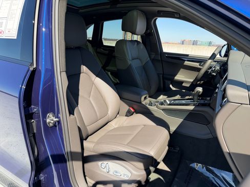 Certified 2025 Porsche Macan image 14
