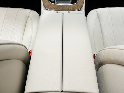 Used 2023 Mercedes-Benz E 350 4MATIC Sedan image 33