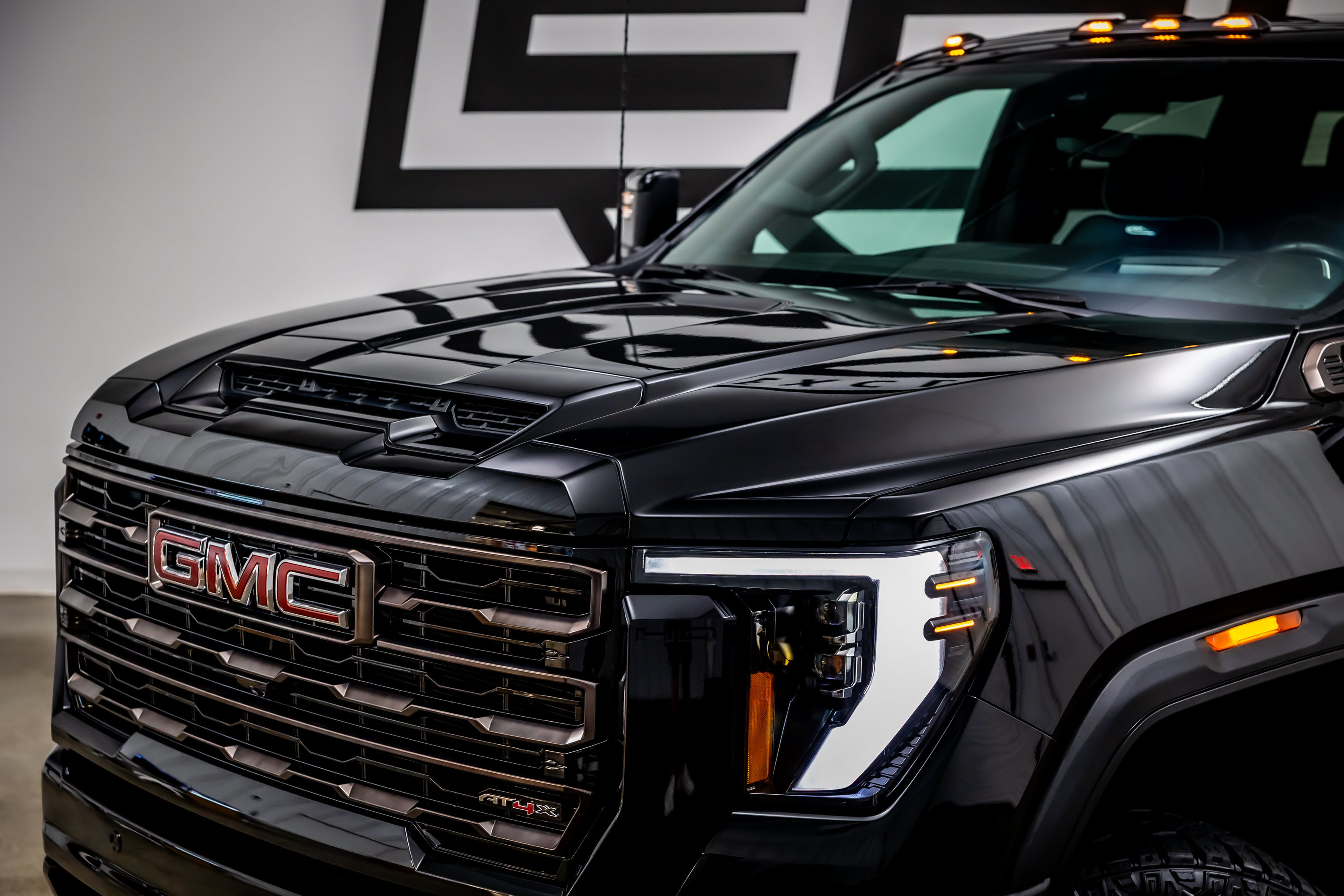 Used 2025 GMC Sierra 2500 AT4X AWD/4WD image 24