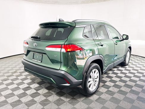 Used 2025 Toyota Corolla Cross LE image 3