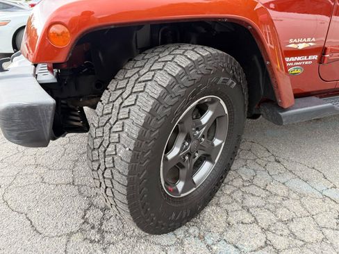 Used 2014 Jeep Wrangler Unlimited Sahara w/ Connectivity Group AWD/4WD image 22