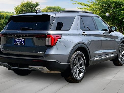 Used 2025 Ford Explorer Active w/ Active Comfort Package AWD/4WD image 13